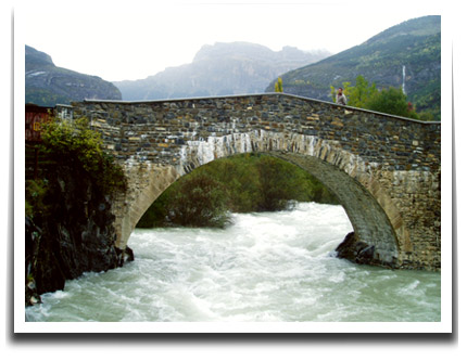 Puente en Torla